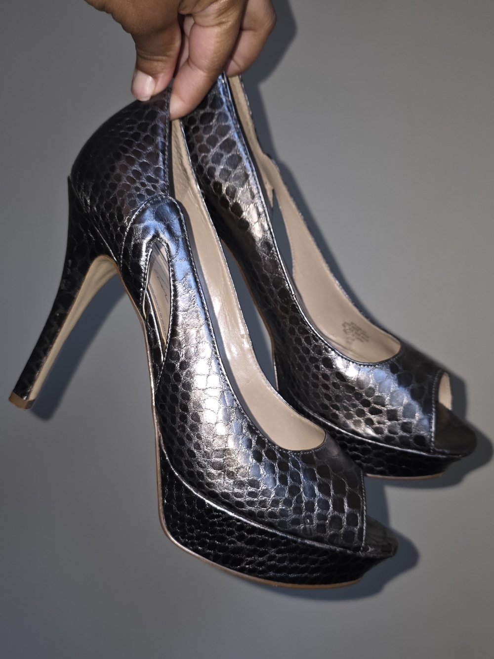 ☆Marc Fisher Silver Metallic Snake-Embossed Peep-Toe High Heels☆